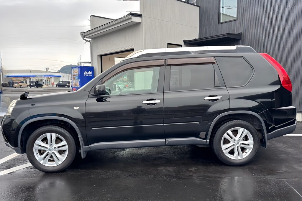 運転席シート、へたり、破れあります。